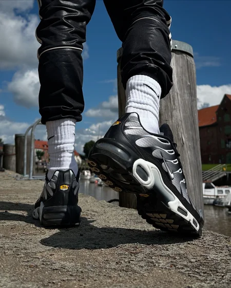 Nike TN 1 "Smoke" mit Sohle von hinten